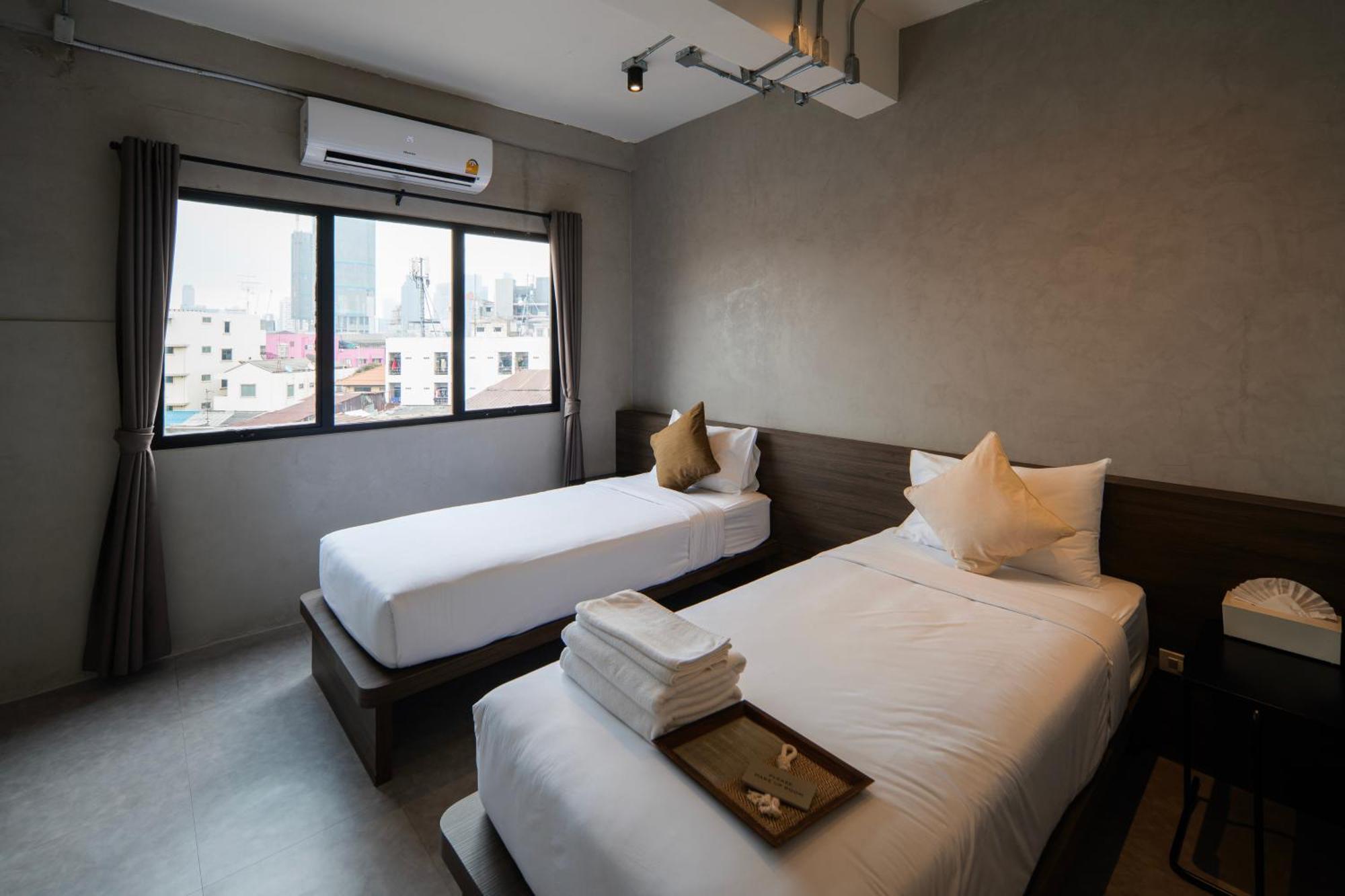 C'House Bangkok Hostel Exterior photo